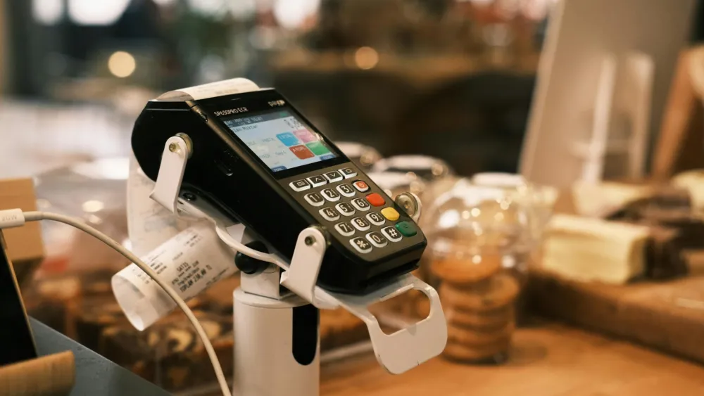 Hong Kong credit card transactions dip in Q1 even as card count surges