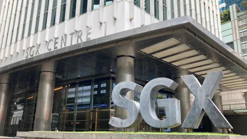 Singapore stocks gain 3.3% in May; STI up 10.8% YTD