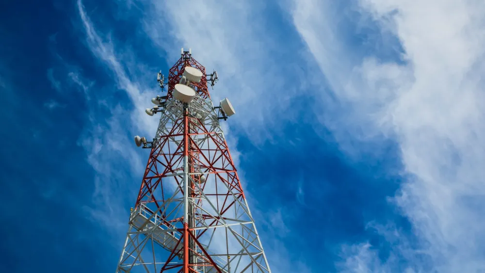 Monday Wrap: Telco strain, hiring squeeze, and merger shifts