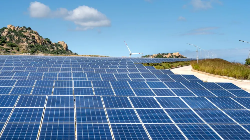 Asia leads global renewable growth as project risks rise