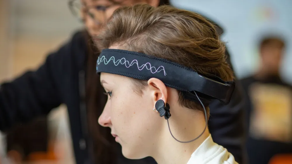 China pushes brain-computer interfaces toward commercial use