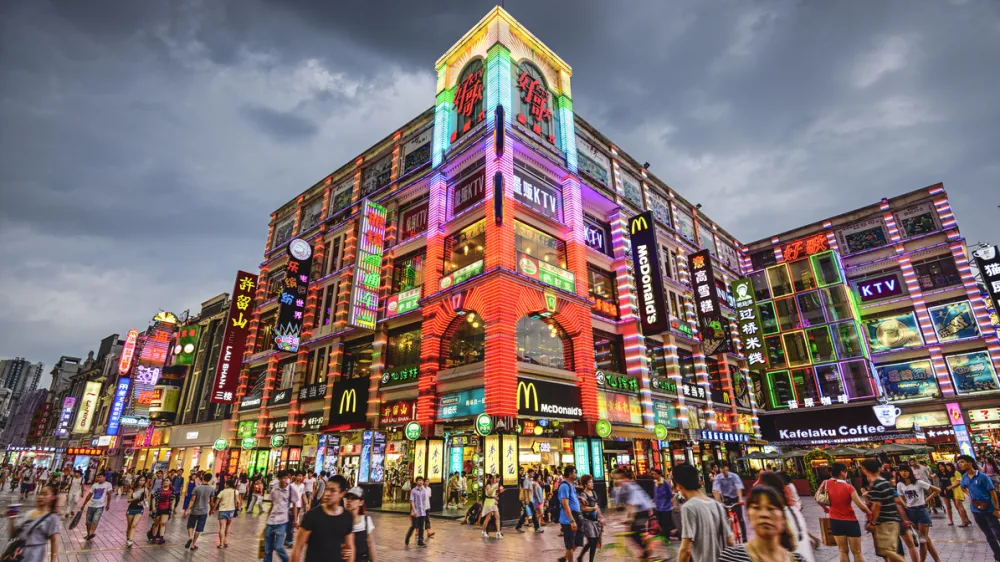 China retailers spruce up stores as price wars persist