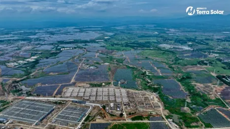World's largest solar-battery facility begins operations