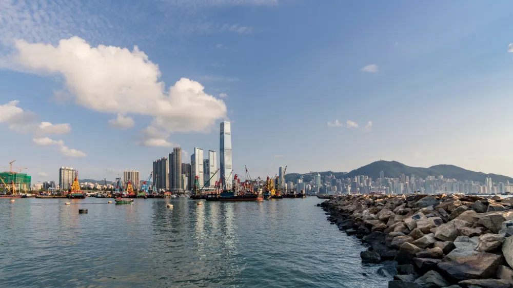  Hang Lung unveils new footbridge linking Amoy and Kowloon Bay