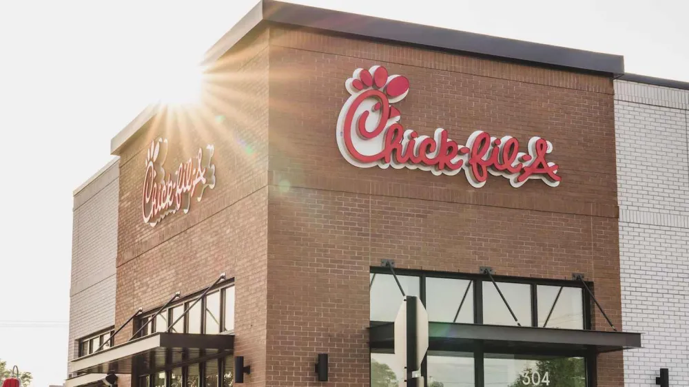 Weekly Global Wrap: Chick-fil-A CEO says no AI in drive-thrus; Burger King refranchising plans; McDonald's reportedly testing AI-guided menu pricing