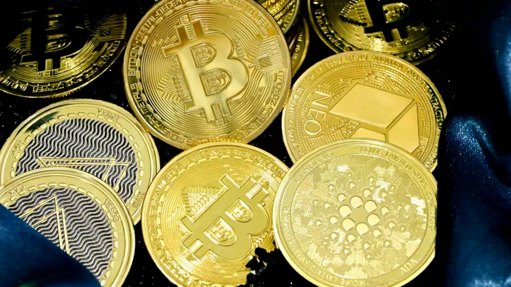How can banks drive stablecoin adoption among consumers?