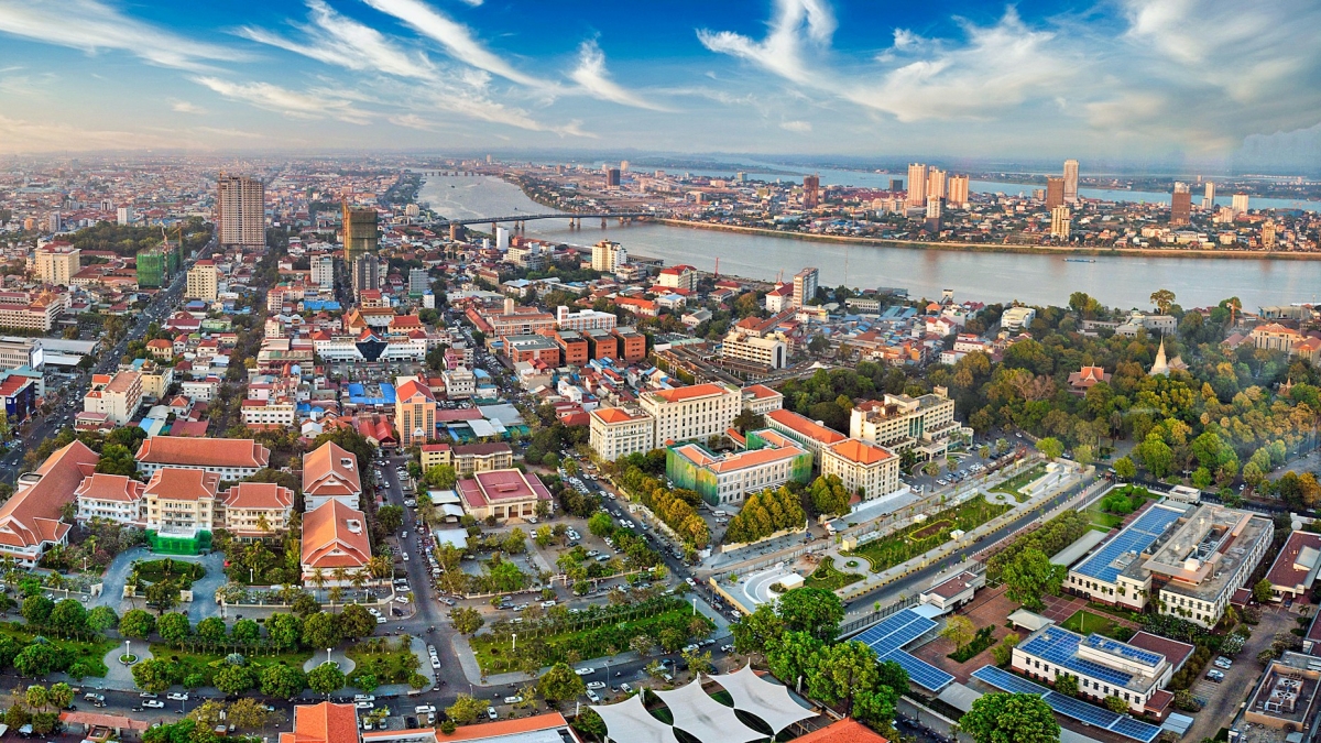 Phnom Penh in 2020. Photo by allPhoto Bangkok via Unsplash.